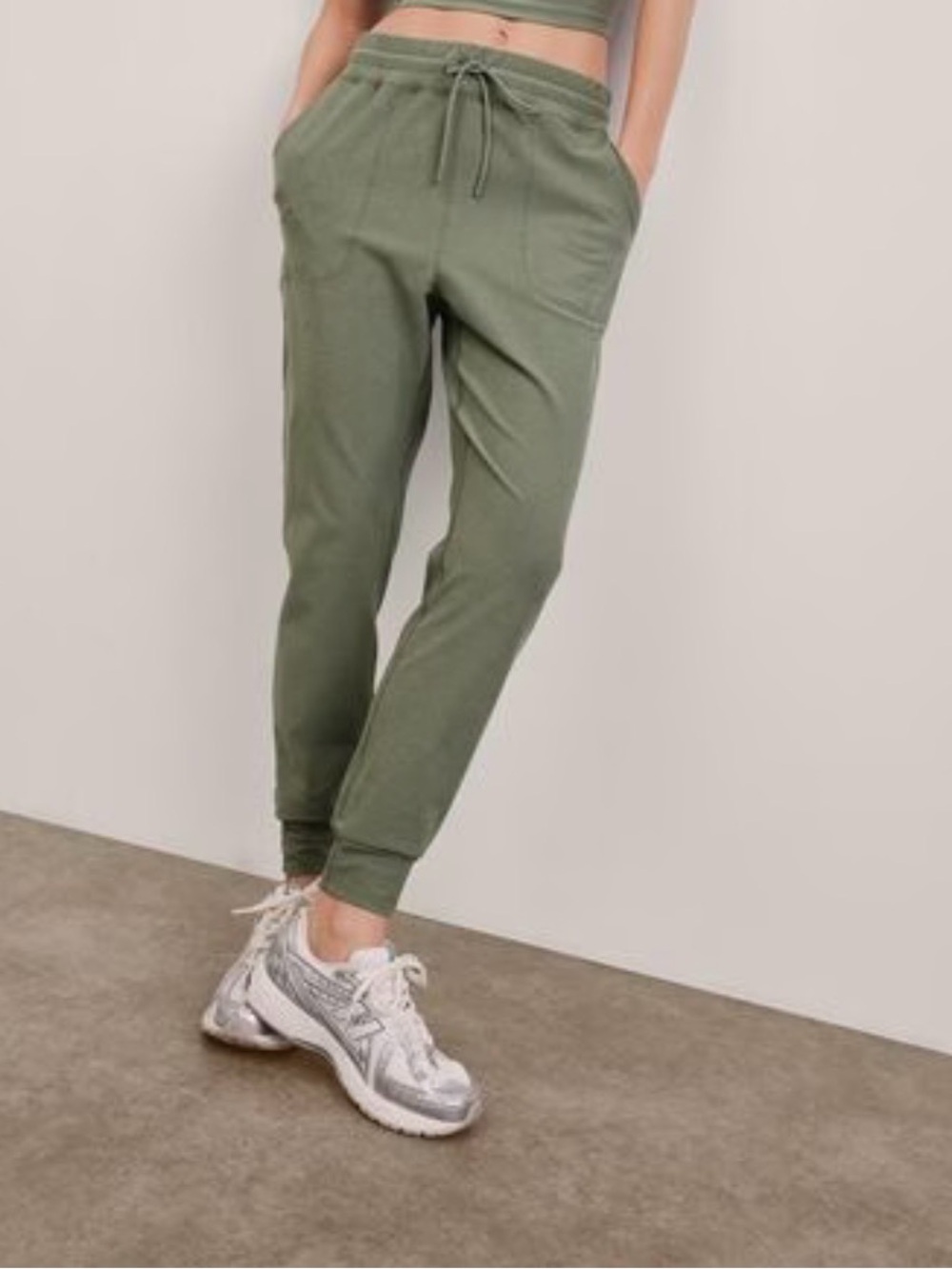 Mondetta Outdoor Project Green Jogger Pants, Drawstring, Zip Pockets Size M